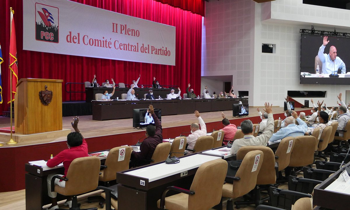 AylinAlvarezG's tweet photo. Intensa fue la primera jornada del II Pleno del Comité Central del @PartidoPCC. El desarrollo económico y social del país, el trabajo político-ideológico,el papel de los cuadros, así como el enfoque del pueblo como centro del sistema fueron algunos de los temas abordado. #Cuba https://t.co/T70AFMh7Yb