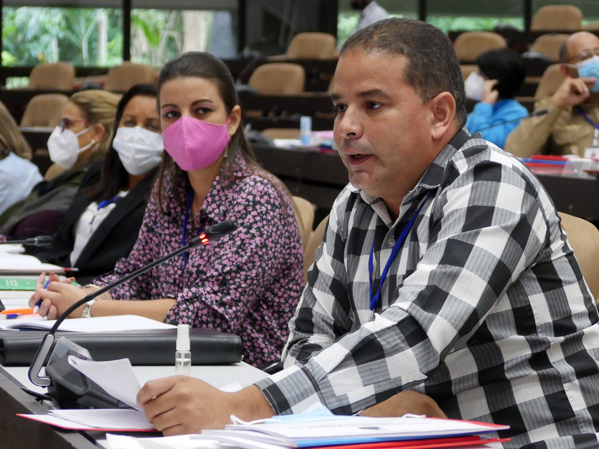 AylinAlvarezG's tweet photo. Intensa fue la primera jornada del II Pleno del Comité Central del @PartidoPCC. El desarrollo económico y social del país, el trabajo político-ideológico,el papel de los cuadros, así como el enfoque del pueblo como centro del sistema fueron algunos de los temas abordado. #Cuba https://t.co/T70AFMh7Yb