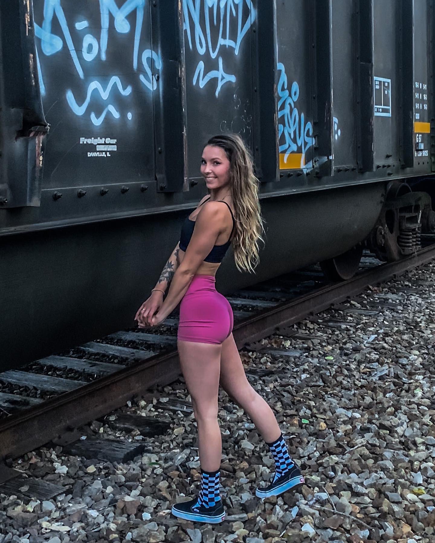 💜Sophie McArdi 💜 on X: Stay focused on the track #mcardiparty #gym  #Powerlifting t.coANA6tdU8s5  X