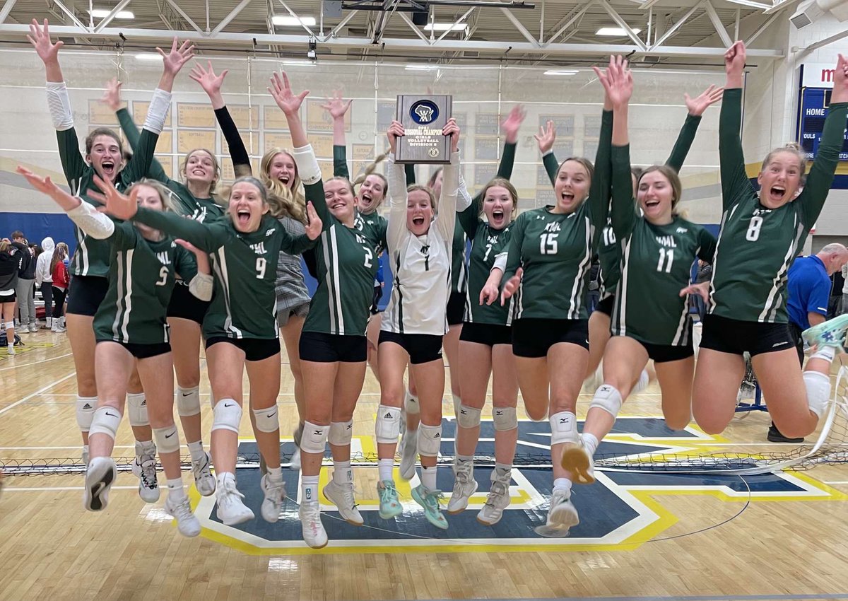 StellaZarling's tweet photo. nothing like a sweet sweet victory!!!!!! #sweet16 #regionalchamps hands out to CMH for a great battle!!! On to the next! @PrepDigWI @KMLChargers #allin https://t.co/zPNTtmKEws