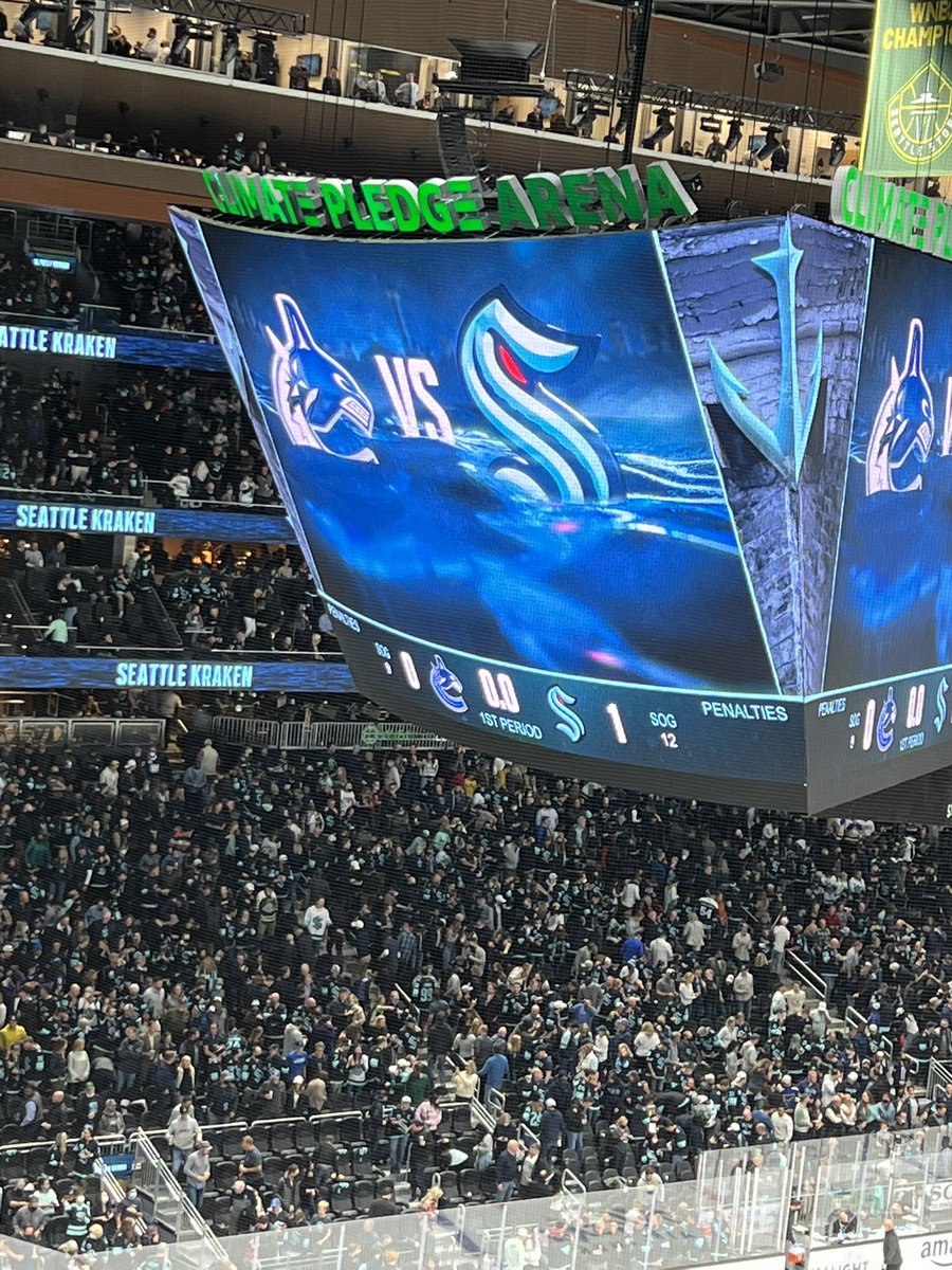 An awesome first home game with the <a href="/SeattleKraken/">Seattle Kraken</a> at <a href="/ClimateArena/">Climate Pledge Arena</a> … how about that first goal?!?!? 🤯🤯🤯