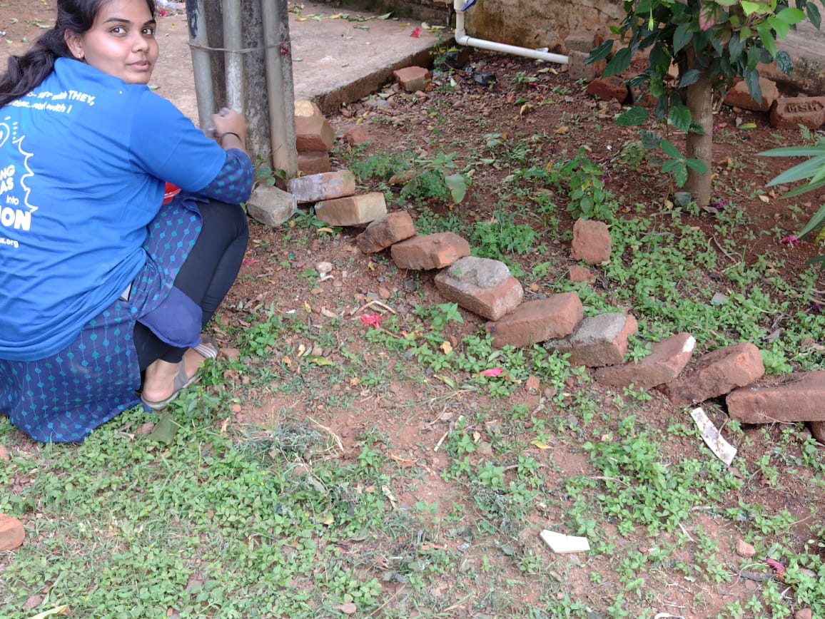 dcseLEAD's tweet photo. #LEADer Bharati Bedre from #Deshpande Kautilya Fellowship came up with a #solution of #innovation of #plantation area of #school by painting. 150 #students were benefitted by the #IDEA.
LEADer exclaims her gratitude to LEAD for developing #Leadership qualities.
#dfindia #dflead https://t.co/MRYH2GAUEz
