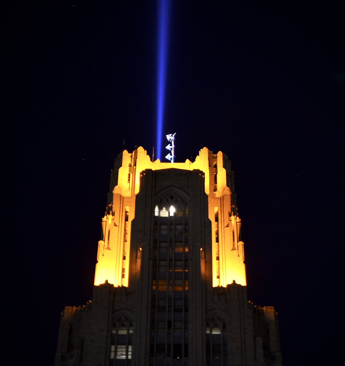 Football on Twitter: "VICTORY LIGHTS ✨ Light 'em up and let 'em know! 🗣 Pitt is 3-0 in the ACC 🔥 #H2P » #WeNotMe / Twitter