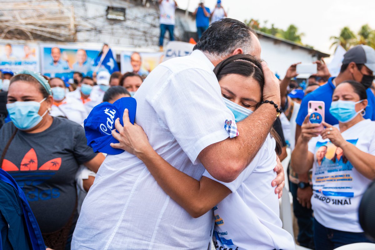 armandocalisps's tweet photo. UNIDOS PODEMOS 💪🏼 Nos une la misma convicción. Gracias por el apoyo distritos 14 y 15. ¡Avanzamos juntos! #ElCambioNoSeDetiene https://t.co/daAtdjCENw