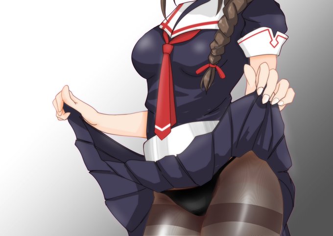 #このタグを見た人は一番えっちな白露型を貼る
顔が隠れてて誰かは分かりませんが1人居ますね。('ω') 