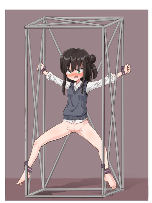 謎の骨組みで拘束 