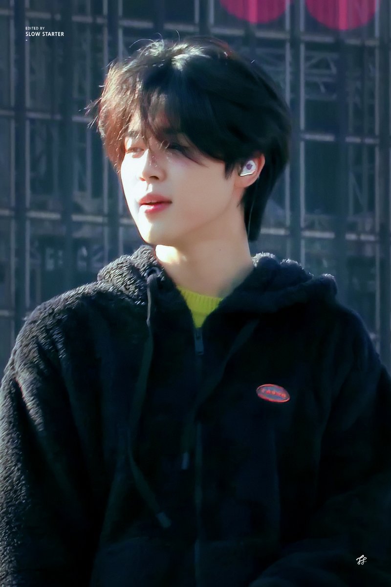 slowstarter1013's tweet photo. 211024
30분 남았다🙂

#JIMIN #JIMINS #ParkJimin #ジミン 
@BTS_twt https://t.co/BVjOpxFfL9