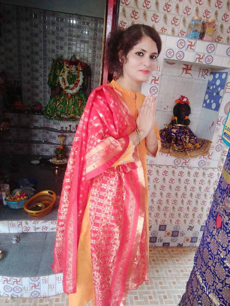 KunjariRath's tweet image. @LahriSunil 
@LahriSunil saheb aaj Karwa Chouth k tyohar pr apko Hardhik shubhkamnayen🙏🏻shivji🙏🏻 maa parvati🙏🏻k kripa aap pr sada bani rhe🙏🏻aap hmesha khush rhe🙏🏻jinse umar lambi hote hain❤aap swasth rhe❤aur taraki kre🙏🏻karwa chouth tyohr pr ye hmare bhagwanji se prathna🙏🏻hai🙏🏻