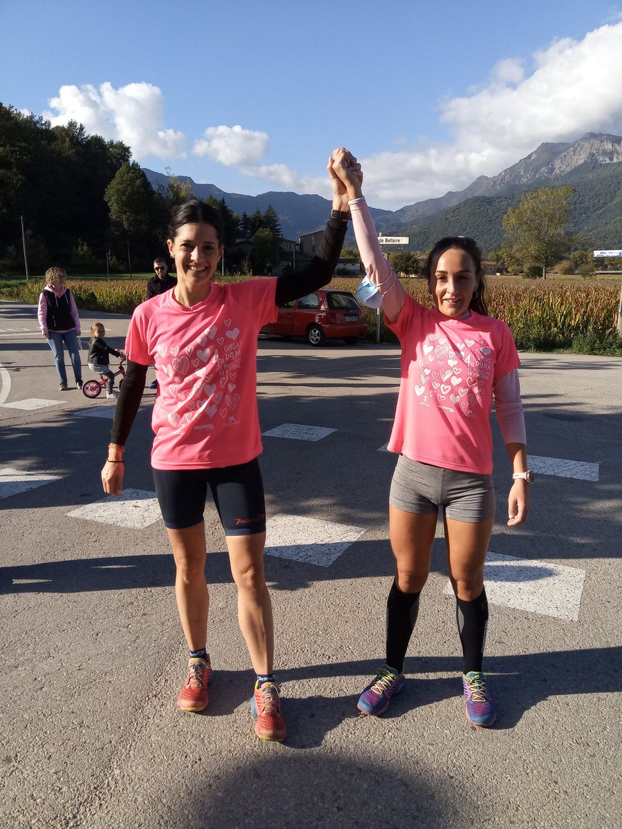 lespreses_cat's tweet photo. La Jordina Plana i la Edith Abascal les primeres arribar amb un temps de 54 minuts. Han fet el recorregut de 10 quilòmetres. Enhorabona campiones! 💪👏👏👏👏💪😍❤️
@CursaDonaPreses
@OncolligaGi
@oncolliga_olot
#guapesivalentes https://t.co/BlnOQ9Ue5N