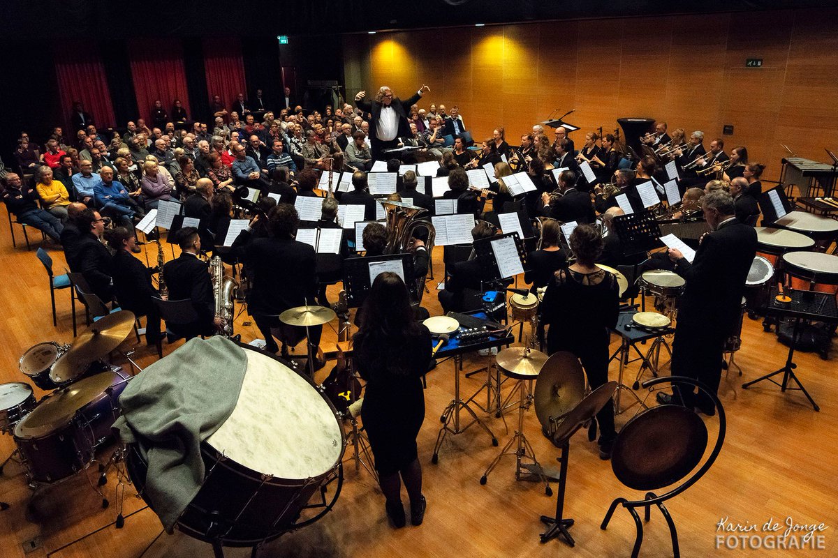 Heerlijk, we mogen weer! Op zondag 7 november brengen we onder leiding van onze dirigent Raf de Keninck een muzikale toost uit in het Raodhoes Blerick. Het concert begint om 11 uur en is gratis toegankelijk!