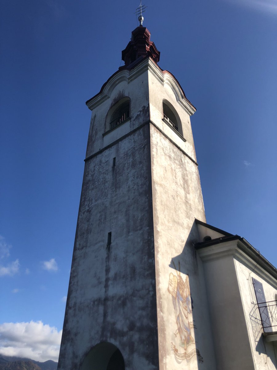 swislar's tweet photo. Nisem veren, ampak cerkvica Sv. Ivana me vedno povabi noter. Zgodovina priča o prastarih kulturah, ki so pustile sledi tu okrog. Tudi najstarejše glasbilo izbira iz teh krajev... #NeandertalčevaPiščal #DivjeBabe #Šebrelje https://t.co/GwtMFFuahK