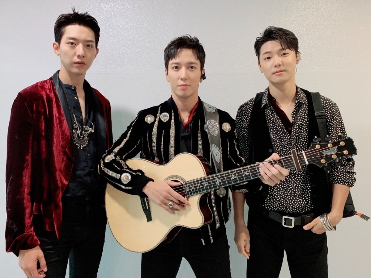[📸] 매순간 완벽했던 CNBLUE의 싹둑 🤠✂
BOICE와 함께해 특별한 모든 날 💙 

#CNBLUE #씨엔블루 #WANTED #싹둑 #Love_Cut