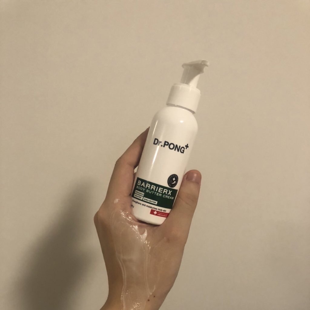 ยูเรียโลชั่นอันนี้คือนอกจากลดขนคุดดีมาก ละมันช่วยผลัดเซลล์ผิวที่ตายแล้วออกได้ด้วยนะ นี่เน้นทาตรงข้อศอกจากด้านๆคือเนียนขึ้นเยอะอ่ะ แล้วมันทำให้ผิวนุ่มชุ่มชื้นขึ้นมาก ขนาดอยู่ห้องแอร์นานๆยังไม่รู้สึกผิวแห้งเลย