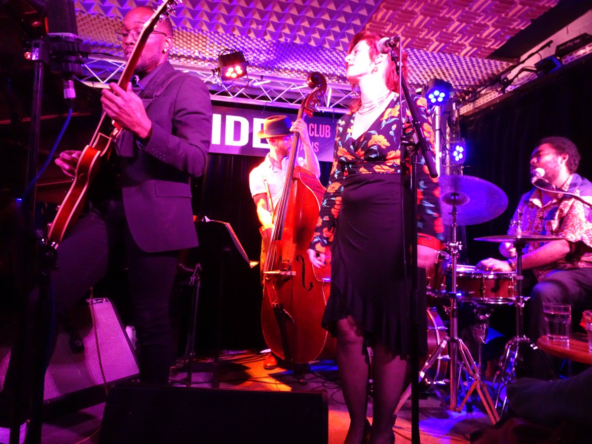 Stephanelive34's tweet photo. Document partagé par l’application Photos Sarah Thorpe Live Sunside Paris 23 octobre 2021 #sarahthorpe #jazzmusic #jazzclub #sunsetsunside #livemusic #Paris @SunsetSunside https://t.co/j8jwy85NAQ