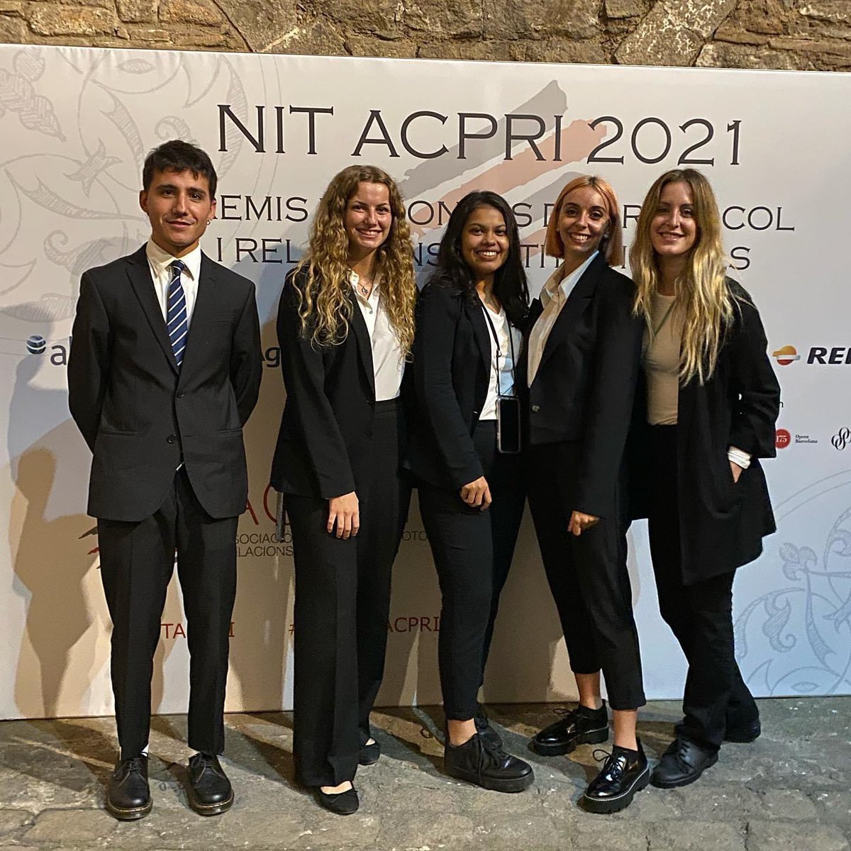 EIP_BCN's tweet photo. El viernes se celebró la #NitACPRI y ahí estaban nuestros #EIPalumni realizando #PrácticasEIP. Descubrid todas las fotos en nuestro Instagram EIP_BCN
Gràcies @acpri per l’oportunitat de retrobar-nos i perquè hem pogut coincidir alumnes, equip directiu i diversos professors 👏👏 https://t.co/eVeu9qUzYL