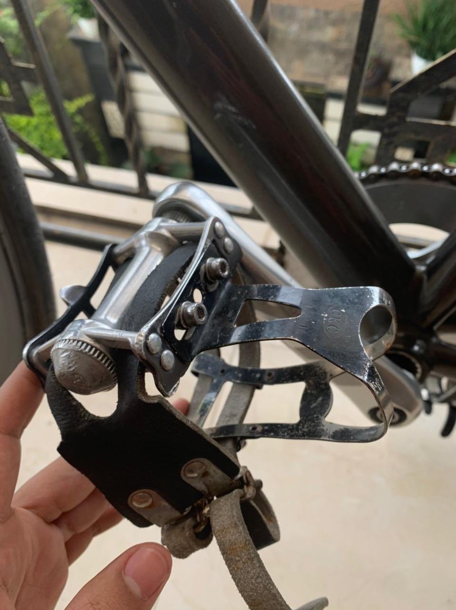 EdoGeofany's tweet photo. @Unterhaching44 @temihaitami Sebelum saya posting mas, mau nawarin pedal set MKS Sylvan black track + toeclip doublegate CKC steel + strap kulit VP 
Harga cepat aja 550rb free ongkir https://t.co/OHHGJFfVf9