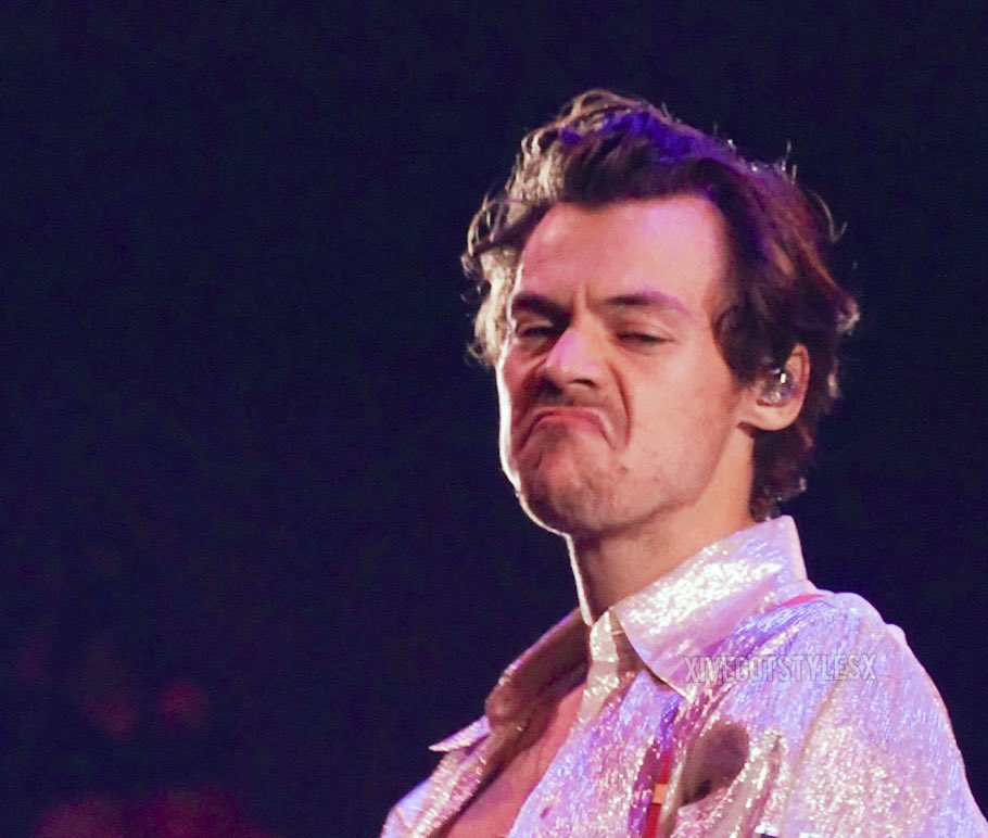 Massharry2's tweet photo. #harrystyles ti capisco. Io così praticamente tutti i giorni dell’anno. https://t.co/id5hs3RCyw
