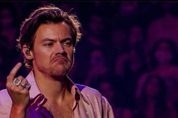 Massharry2's tweet photo. #harrystyles ti capisco. Io così praticamente tutti i giorni dell’anno. https://t.co/id5hs3RCyw