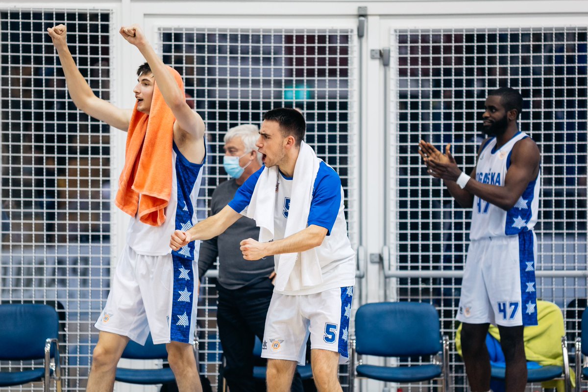kkrogaska's tweet photo. 📷 | Srčna predstava naših košarkarjev je lepo polne tribune Športne dvorane Rogaška Slatina nekajkrat "prisilila" tudi v glasno navijanje. Slatna, hvala! 💙🤍 https://t.co/U7qJKvlbFf