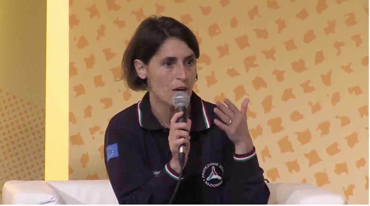 Anpasnazionale's tweet photo. 🟡Titti Postiglione "L’#Anpas un giorno ha questa visione lunga di immaginare come il volontariato di protezione civile possa diventare veicolo per fare comunicazione del rischio ai cittadini. Quel "Fin da subito" perché non c'ò tempo di aspettare" #iononrischio2021 https://t.co/xf6ahlMlgV