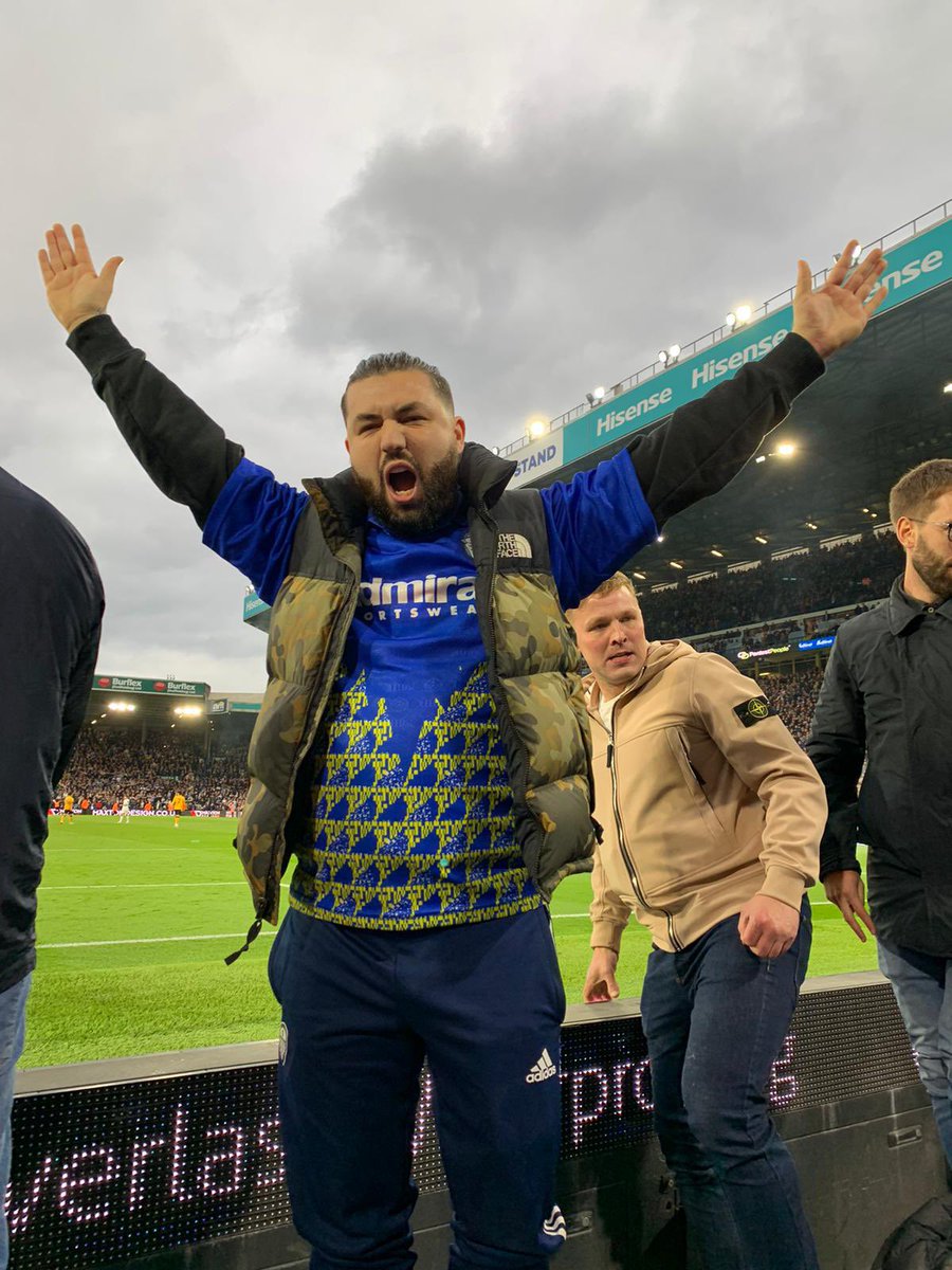 SimonTa85834105's tweet photo. Limbs when that penalty went in. South stand was superb as always. 70mins onwards really drove the lads to up it a gear. Joffy is unreal! #lufc #mot #WACCOE #southy https://t.co/AXB1QmzEDw