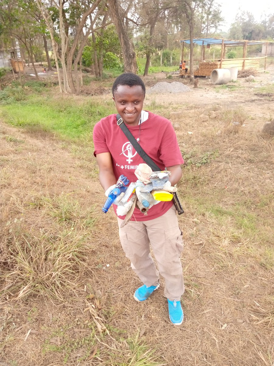 change4futuretz's tweet photo. On weekends We do not just Sit and Gossip, We do something for our environment. Join the Campaign every Saturday From 9am to 11 am.#change4future https://t.co/iVxpO8bemA