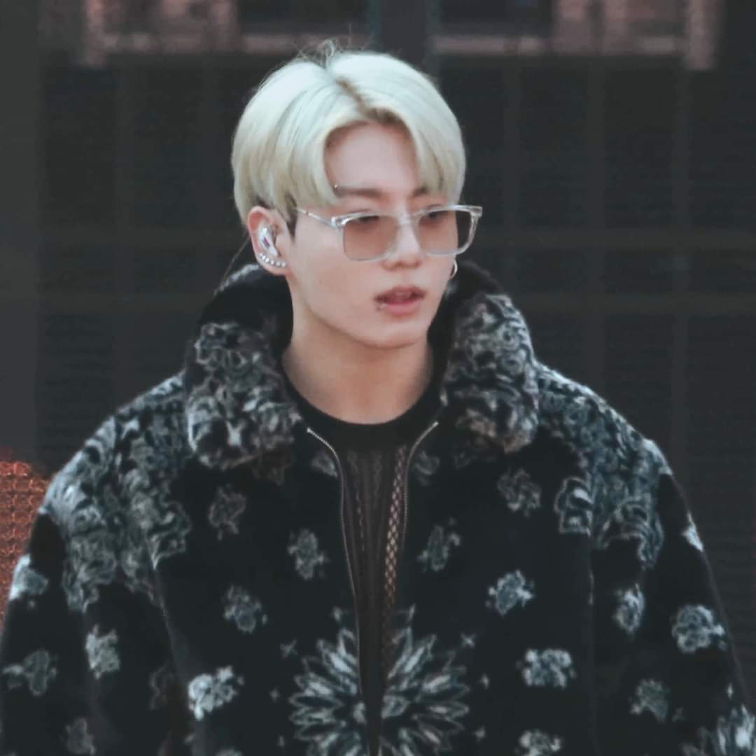 userzino's tweet photo. exactly my type 💥💥💥 https://t.co/lAMcwTChM2