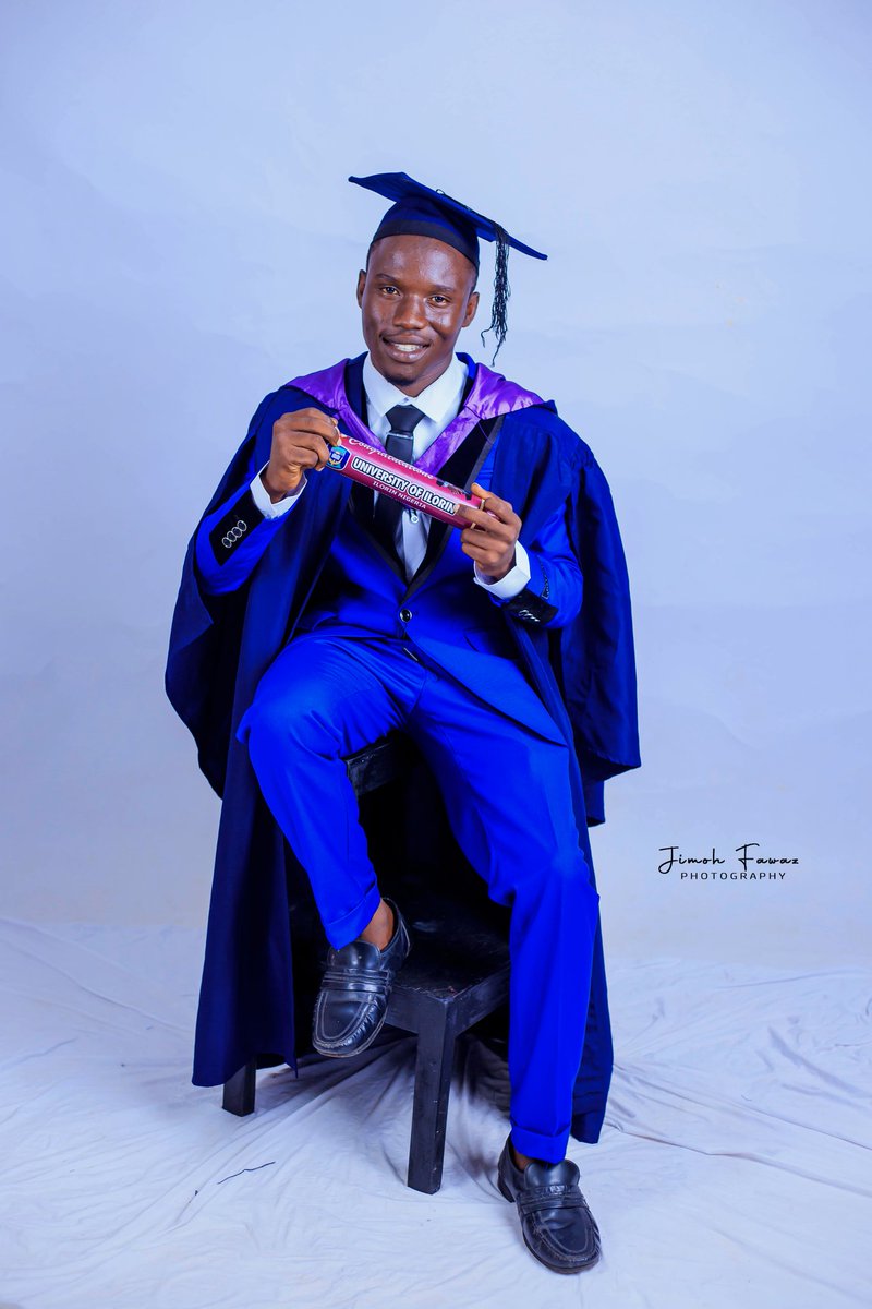MaisunaHassan's tweet photo. I'm finally a graduate 🎓🎓

#unilorinconvocation #unilorin2021
#latestgraduate #unilorin #36thconvocation #tems #burna #lewis #jesus #skf1 https://t.co/edd1IJIwjF