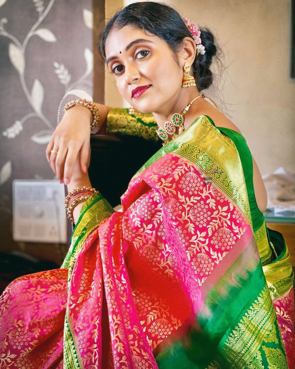 RinkuRajGallery's tweet photo. #repostedfrom : @iamrinkurajguru
Vintage pink 🌸
.
#rinkurajguru
#रींकुराजगुरू
#iamrinkurajguru
#rinkumahadeorajguru
#rinkurajgurugallery
#sairat
#sairatgallery
#sairatgalleryfansClub
#marathiactress
#marathimulgi
#marathiculture
#marathitradition https://t.co/P6IQZDpQ5Q