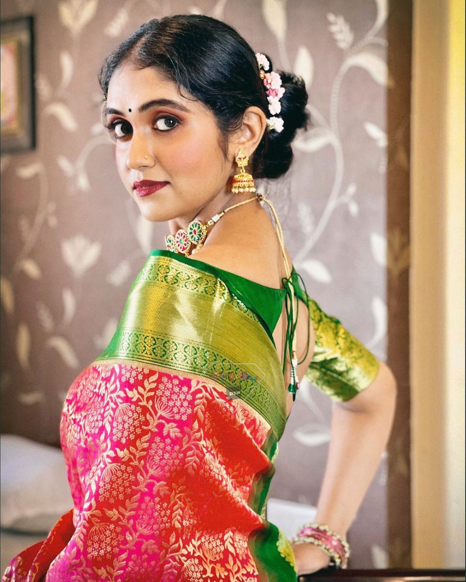 RinkuRajGallery's tweet photo. #repostedfrom : @iamrinkurajguru
Vintage pink 🌸
.
#rinkurajguru
#रींकुराजगुरू
#iamrinkurajguru
#rinkumahadeorajguru
#rinkurajgurugallery
#sairat
#sairatgallery
#sairatgalleryfansClub
#marathiactress
#marathimulgi
#marathiculture
#marathitradition https://t.co/P6IQZDpQ5Q