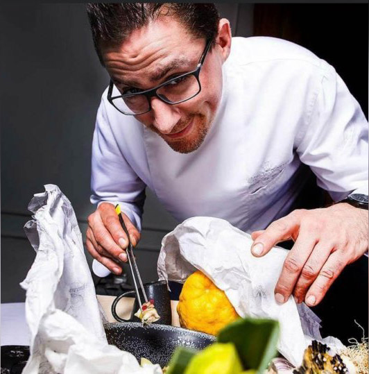 MarhabaQatar's tweet photo. The #WorldClassChefs project is aimed to further enrich the thriving culinary scene and explore investment opportunities in Qatar. It will kick-off with #MichelinStar #FrenchChef #JulienRoucheteau.
READ: https://t.co/dFkhkTqG8r
@VisitQatar @qatarairways #QatarAircraftCatering https://t.co/4R9i48Zs8X