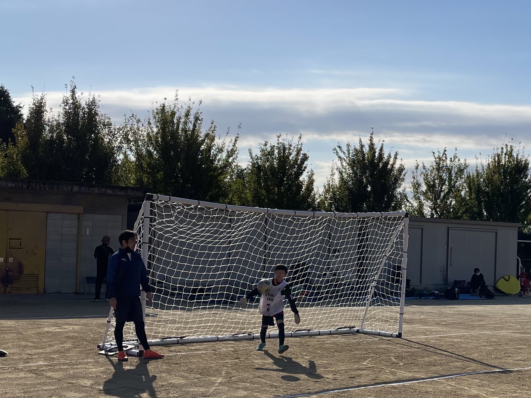 豊川西部サッカー少年団 3年生はゴールキーパー練習 取れるボールを確実に取るぞ T Co Rp6rxeoare Twitter