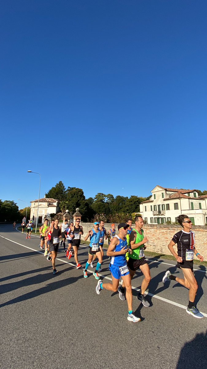 SerenissimaVe's tweet photo. #VeniceMarathon🏃🏻♀️
Eccovi alcuni scatti dalla Riviera del Brenta, dove oltre 4mila atleti stanno affrontando la gara di 42km 📷
Seguite la diretta👇🏻
https://t.co/3Lw9UqmKjD
#Venezia1600❤️🦁
#RunningVenice https://t.co/Hqfkcbc3MM