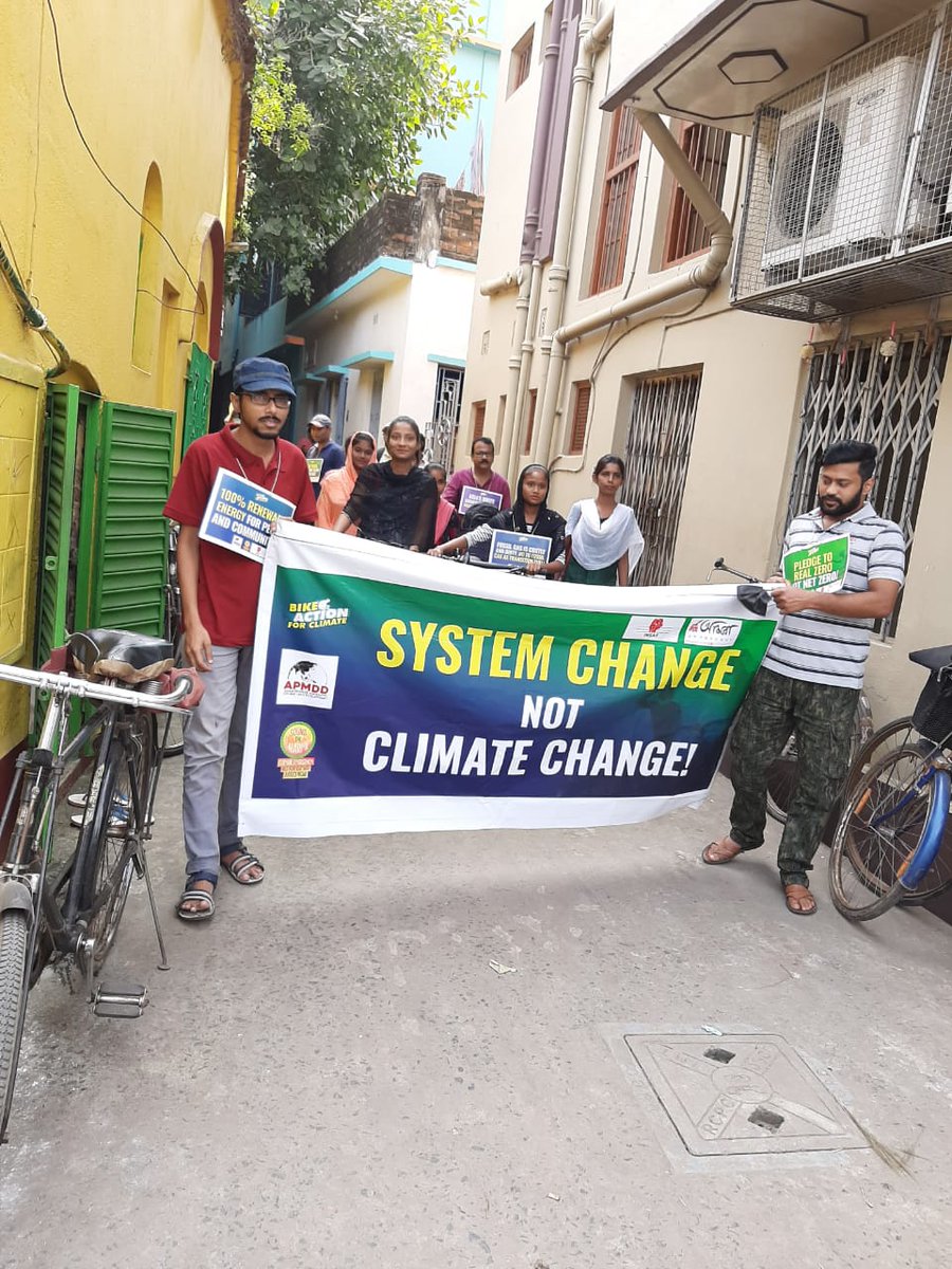 apmdd_ind's tweet photo. Bike Actions led by @AsianPeoplesMvt member @insafindia in association with #Aamra in the city of #Kolkata, India  raising awareness of climate change among communities and demanding climate justice. 
#SoundTheAlarm #ClimateEmergency #ActNowForClimateJustice
#BikeActionForClimate https://t.co/aUgLZxMWac