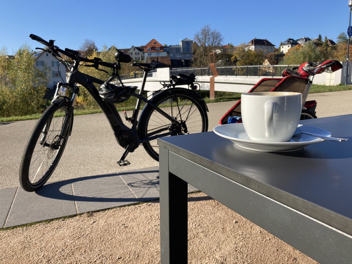 OpeningPoster's tweet photo. Der kleine Schläft schon ... Zeit zum Kaffee tanken in der Sonne! #fahrrad #fahrradalltag #fahrradfahren #verkehrwende #Autokorrektur https://t.co/K87h1km7JK
