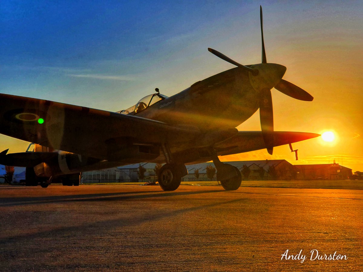 andy_durst's tweet photo. The Grace Spitfire ML407
#spitfire #sunset #ml407 #gracespitfire #warbirdlovers #spitfiresunday #warbirddaily #warbird #warbirdrides #warbirdflights #aircraft #flying #experience #flights #aviation #avgeek https://t.co/mn8CLRLwZu
