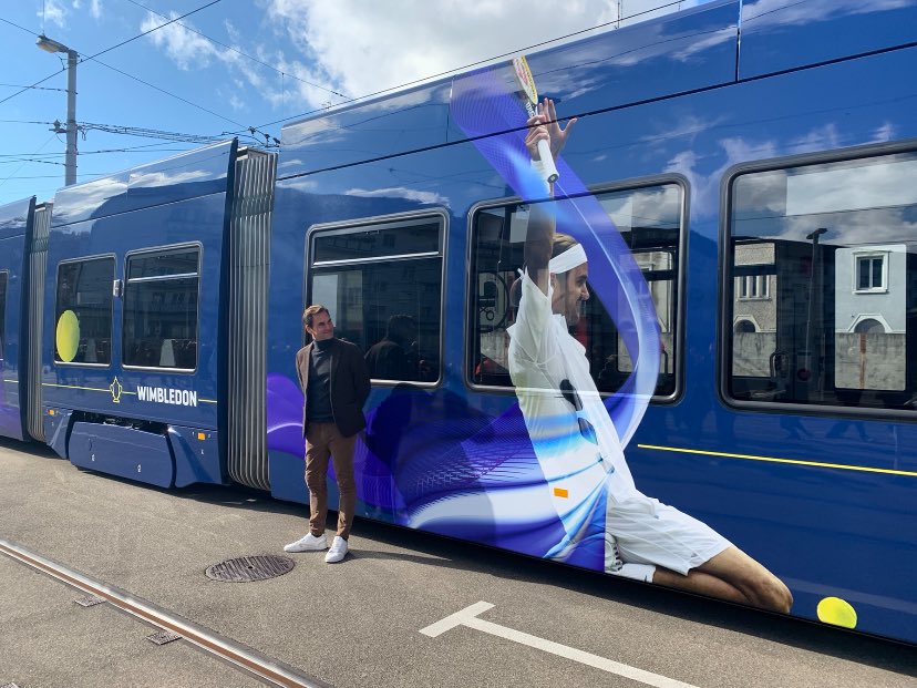 BVB_BaselStadt's tweet photo. Hüt Sunntig dr ganz Daag uf em 6️⃣er z’bestuune. Scheene Sunntig allersiits! 😎
ℹ️ @rogerfederer hält den Rekord für die meisten Jahre (6) mit mindestens zwei Grand-Slam-Siegen im Saisonverlauf (2004–2007, 2009, 2017).
#federerexpress #sunntigsfahrt #herbschtmäss @BaselLive_ch https://t.co/nj3JCj5UBG