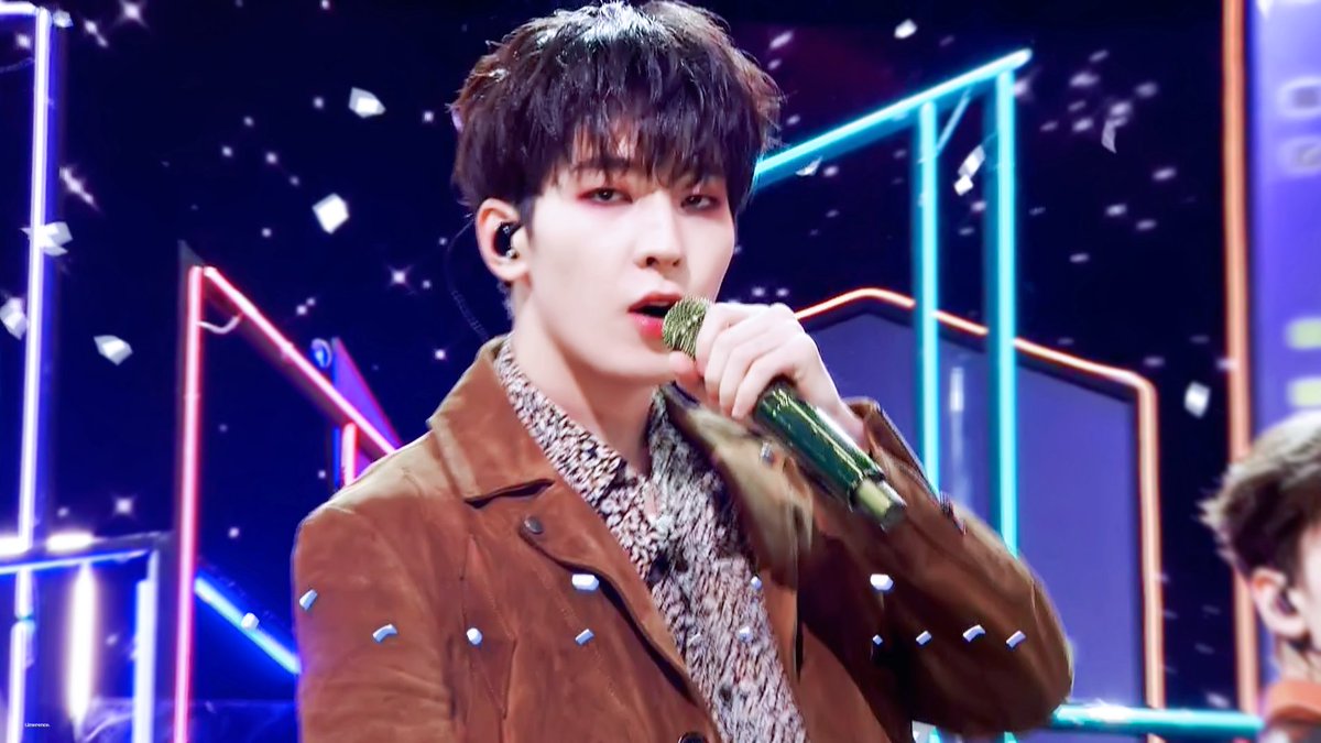 LIMERENCE717's tweet photo. 211024 인기가요 #Rockwithyou 
#세븐틴 #원우 #WONWOO
@pledis_17 https://t.co/u7b8ZMv67M