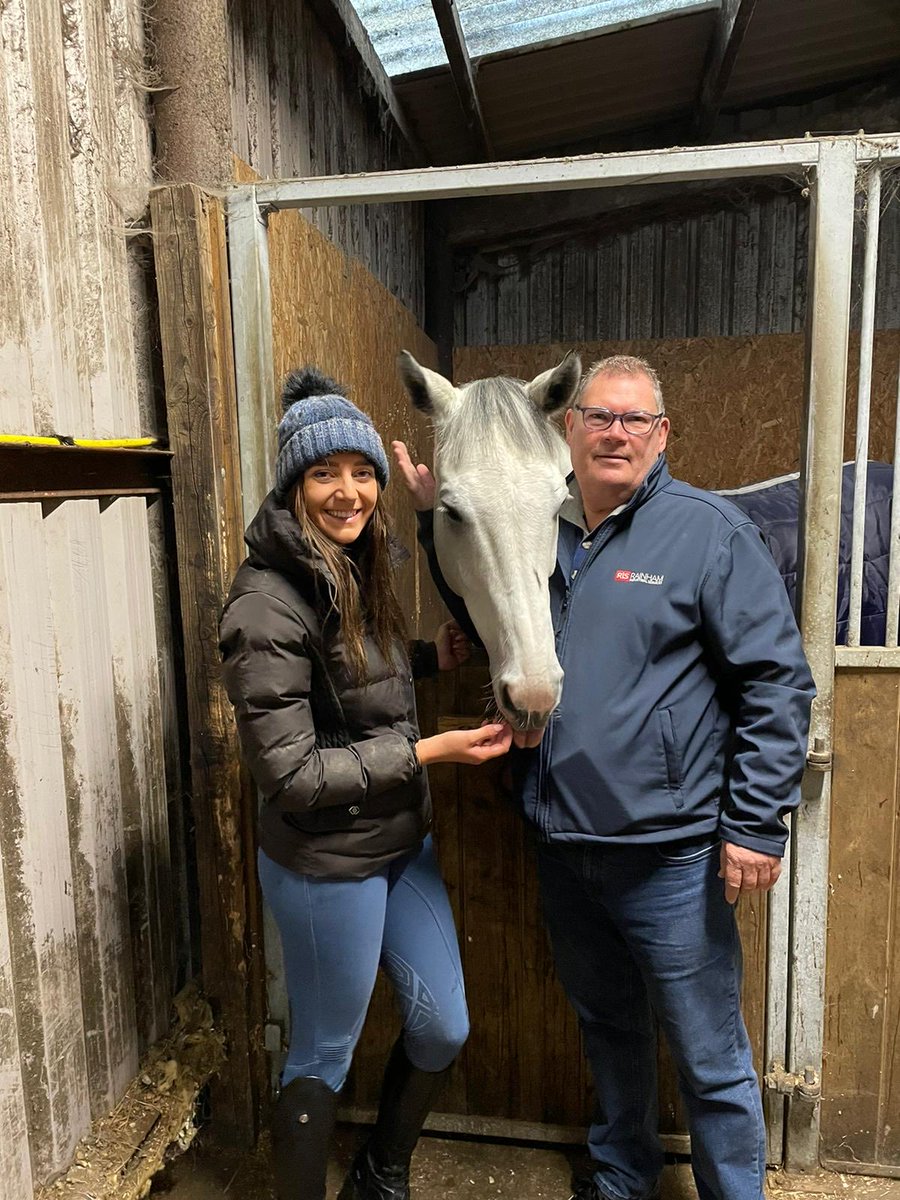 MickScaife1959's tweet photo. Very pleased to confirm George Bowen is settling in well at his new home. Plenty of turn out paddocks, walkers and indoor facilities.Hanah doing a very good job spoiling him loads.He is certainly getting plenty of love and attention. https://t.co/EVdarGHMl3