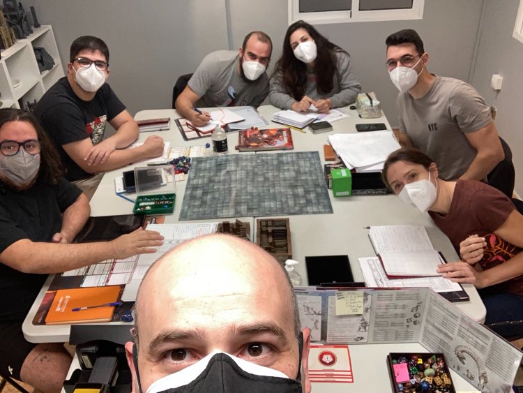 Khanbarrilete's tweet photo. Ya estamos con la partidita de Dungeons & Dragons en el espectacular escenario de Ptolus 😱😱🎲🎲 #wizardsofthecoast #dungeonsanddragons #ptolus #montecook #montecookgames https://t.co/2Au447uXlP