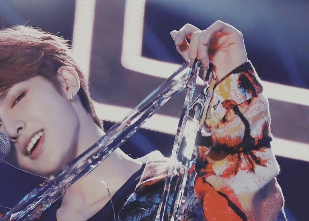 에휴........
.......
...........