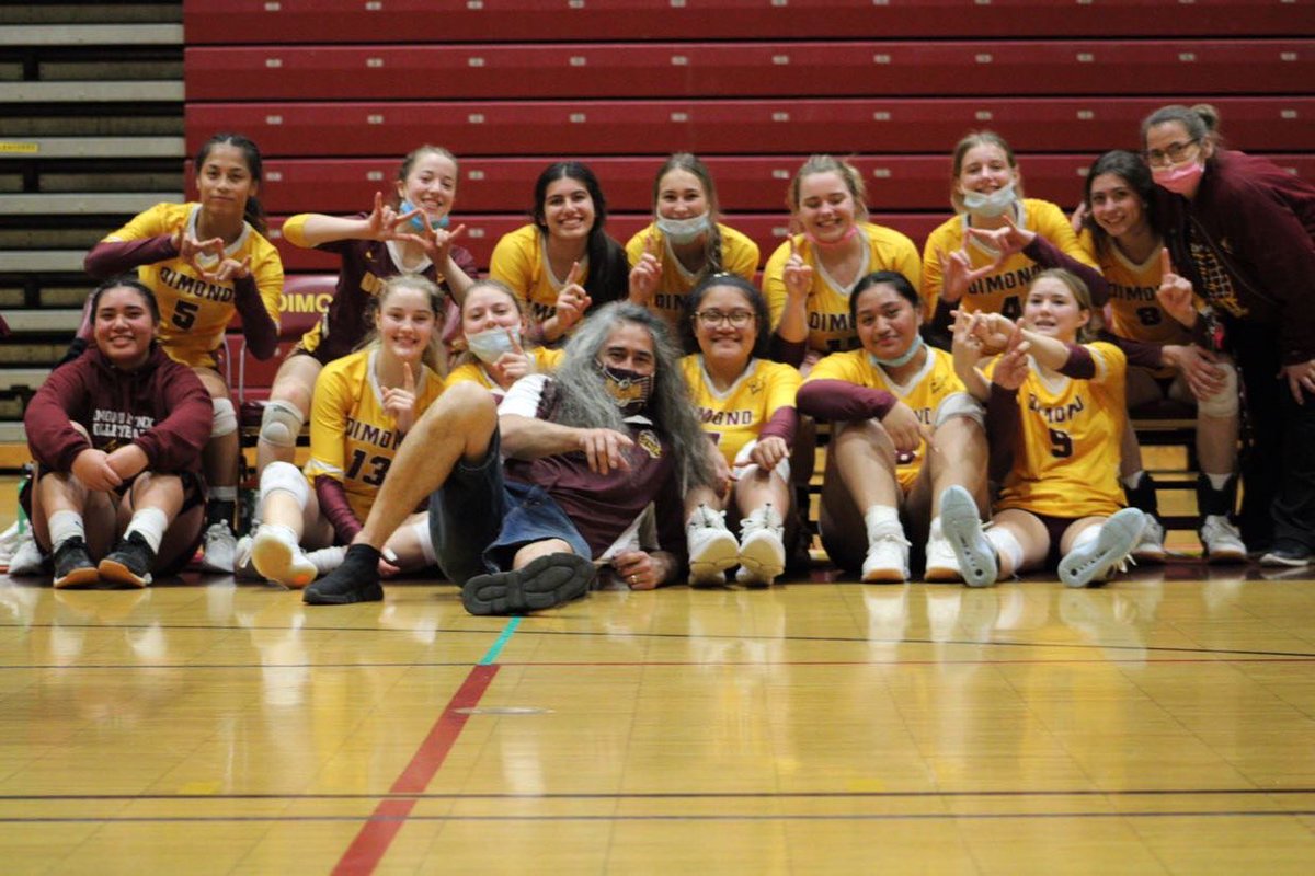 dhslynxvball's tweet photo. dimond lynx take #1 at the dimond service tournament! Proud of the girls and all the work that was put into this tournament. It was a great day and a great last game against chugiak! Now prepping for regions! ❤️💛 #loveourladylynx https://t.co/x0jEEocm7k