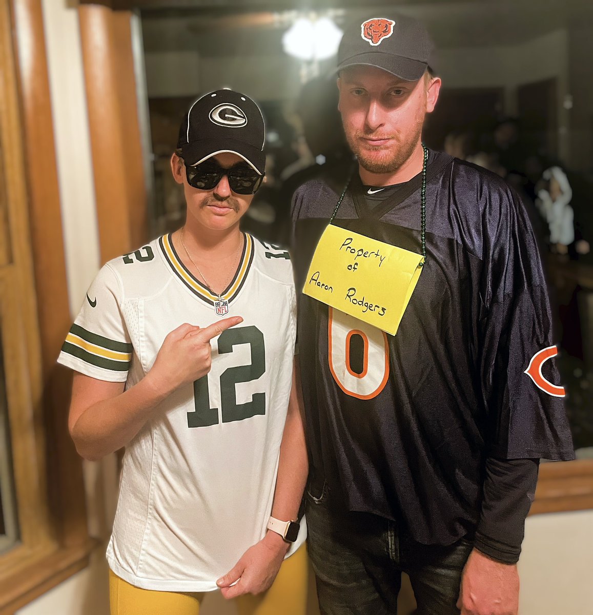 alissageipel's tweet photo. are you even a fan if this isn’t your Halloween costume? right, @AaronRodgers12 @DavidBakhtiari ? 😎🏈🐻 #istillownyou #gopackgo #Halloween @packers @ChicagoBears @NFL https://t.co/GiW2Ovkivz