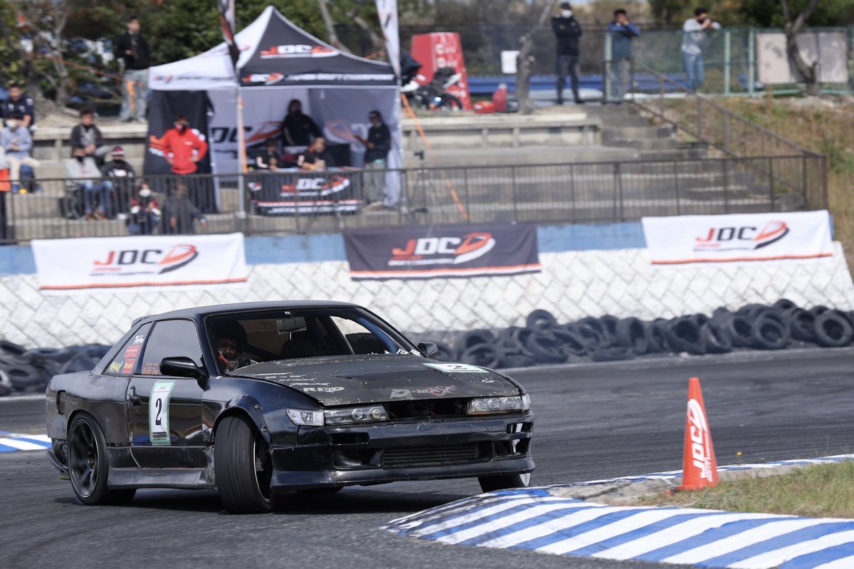 JDriftChampions's tweet photo. JDC ジャパンドリフトチャンピオンズ　西日本シリーズ最終戦
Rd.4 名阪スポーツランド
C2クラス単走予選結果

1位 坂口征���選手
2位 鈴木翼選手
3位 藤野明仁選手

#JDC #ジャパンドリフトチャンピオンズ #名阪スポーツランド #中村直樹 #田中省己 https://t.co/aeBO5XSThh