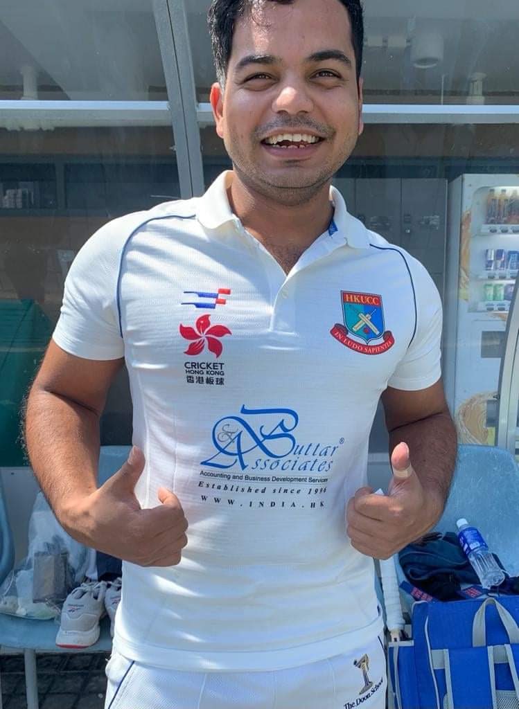 crickethku's tweet photo. Finally Autumn arrived and we fielded first in gorgeous sunshine.  Lancers started well but we pegged them back with regular wickets.  The spin trio of Tiran, Nitesh and Ashwin slowly suffocated the scoring, returning a combined 14.2-2-50-6 - it helps when we take our catches. https://t.co/vD3GxqYzk2