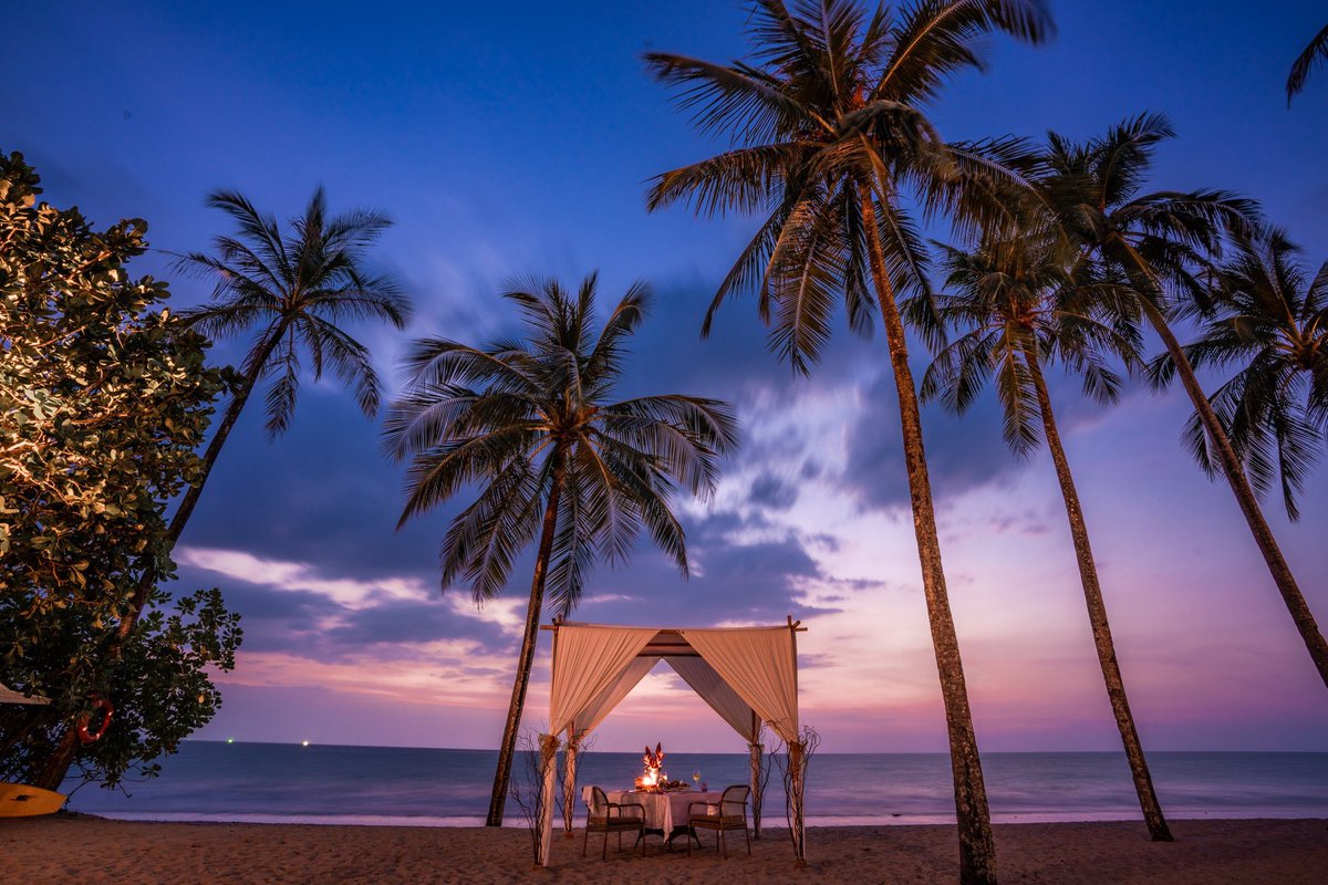 JWMarriottKHL's tweet photo. Modern luxury in a place where you can be mindful and present. 

📸Photo courtesy of @hellophangnga 

🌐 https://t.co/CdoSIziwml

#jwmarriottkhaolak #mindful #khaolak #khukkhak #romanticdinner #sunset #beachvibes #marriottbonvoy #marriotthotels https://t.co/TeIWcMWNe6