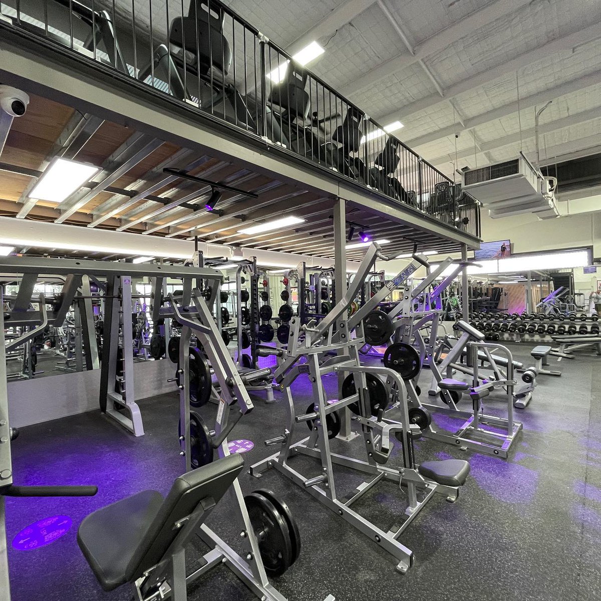 Got a good work out installing this one 💪
The underside of <a href="/AnytimeFitness/">Anytime Fitness</a>' mezzanine looks great! 

#anytimerockdaleproject #mezzaninefloor #australianmade #steel #flooring