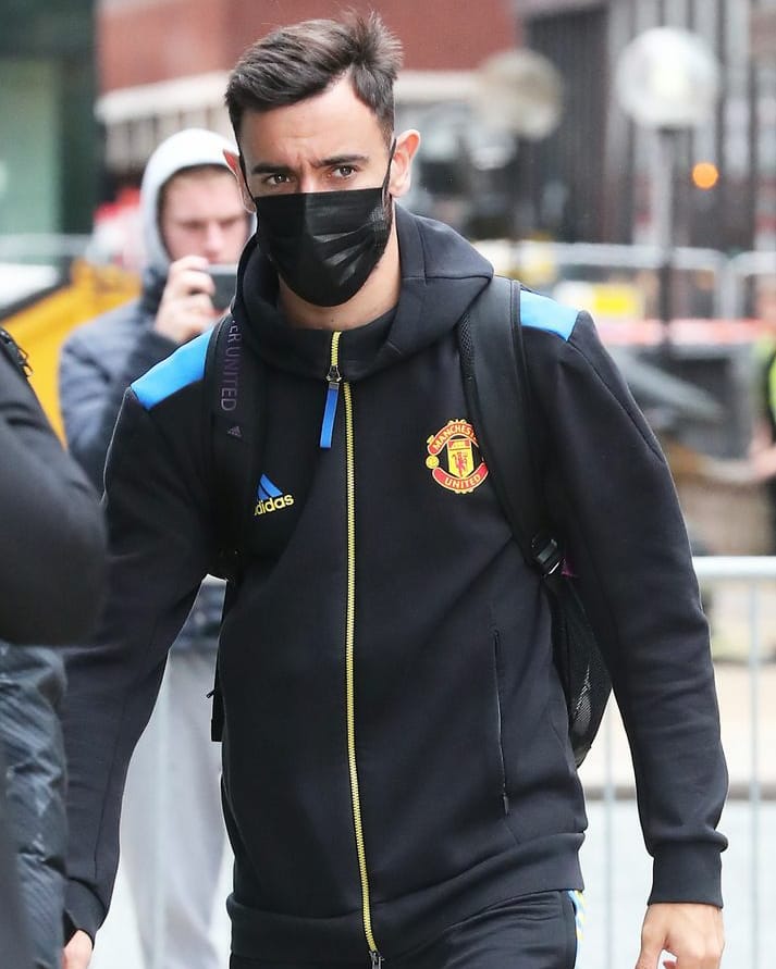Red23Army's tweet photo. - Skuad Manchester United yang terlihat di Hotel Lowry: De Gea, Henderson, Heaton, Wan-Bissaka, Maguire, Lindelöf, Shaw, Matić, McTominay, Van de Beek, Pogba, Bruno Fernandes, Sancho, Lingard, Greenwood, Cavani, Rashford dan Ronaldo.

[Manchester Evening News] https://t.co/SrVCmFENt1