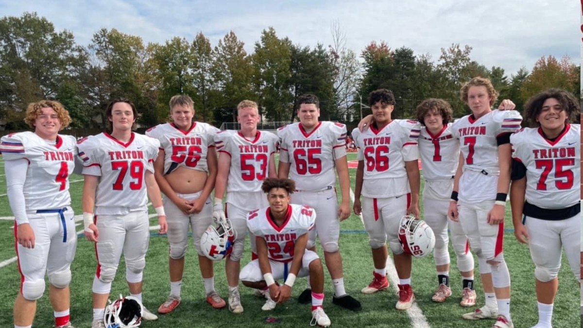 TritonMustangs's tweet photo. Great player but even better teammate and leader.  @JustinBrown2023 
1000 yard rusher and could not wait to take a picture with the guys who got him there https://t.co/QPvmxupe9z