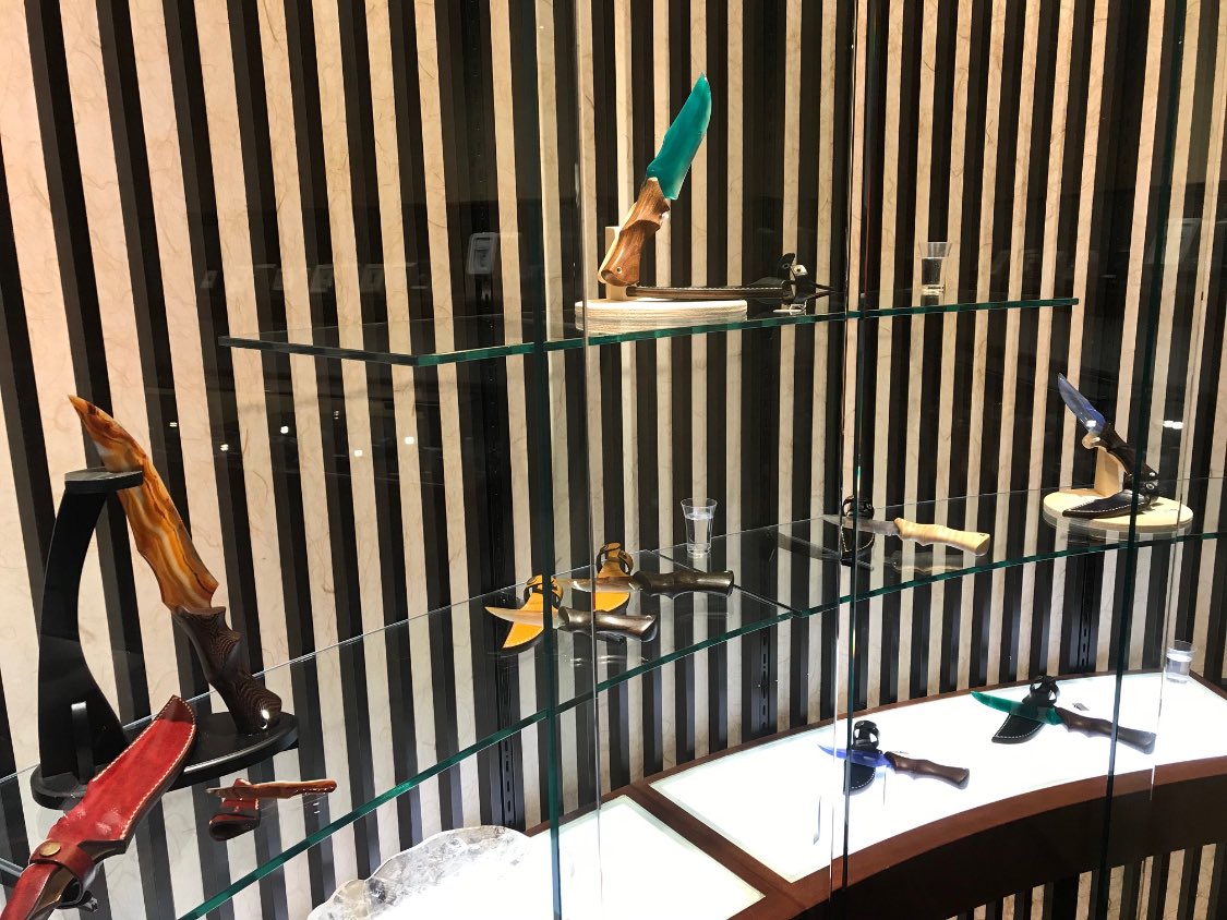 明るい時間帯でも告知をば。

ぎおん石様にて展示販売して頂いてますが、先日追加納入しました。

土日やイベント開催日に都合が合わない方はぜひご利用ください。

#ストーンナイフ
#精霊石の御守り刀